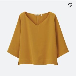 ユニクロ(UNIQLO)の新品未使用 UNIQLO ドレープブラウス マスタード(シャツ/ブラウス(長袖/七分))