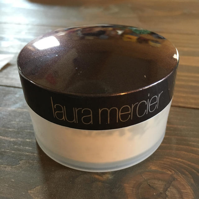 laura mercier(ローラメルシエ)のローラメルシエ パウダー コスメ/美容のベースメイク/化粧品(フェイスパウダー)の商品写真