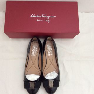 サルヴァトーレフェラガモ(Salvatore Ferragamo)のFeragamo Varina バレエシューズ ブラック 7 1/2 C(バレエシューズ)