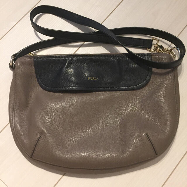 美品 フルラ FURLA バイカラー ショルダーバッグ☆ | フリマアプリ ラクマ