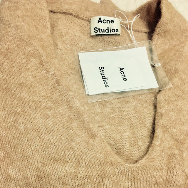 ACNE(アクネ)のタグ付きAcne studiosモヘアニット"Dakara Mohair"    レディースのトップス(ニット/セーター)の商品写真