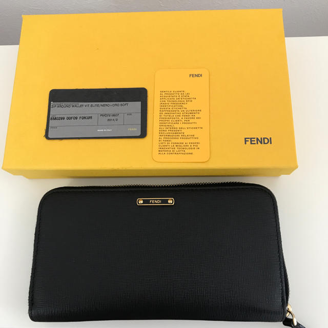 FENDI(フェンディ)の美品 FENDI(フェンディ) ラウンド長財布 長財布 ブラック  レディースのファッション小物(財布)の商品写真