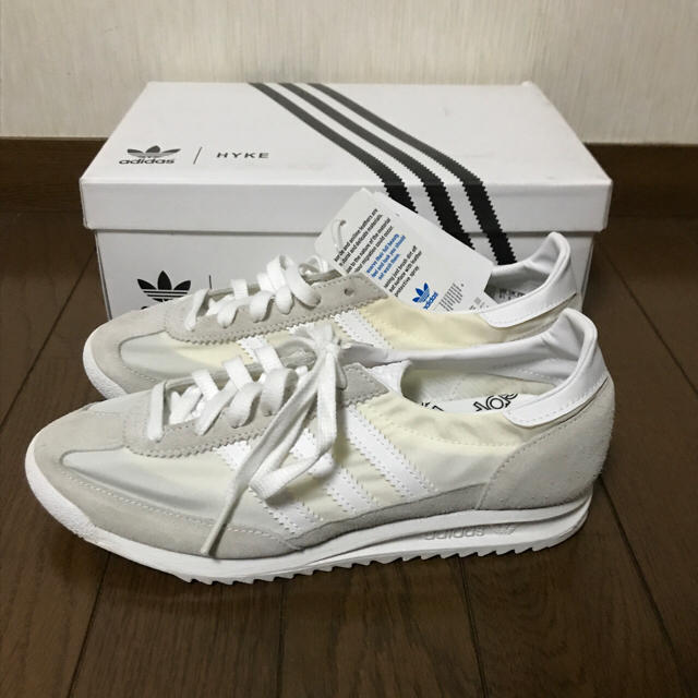 HYKE(ハイク)の【新品】HYKE adidas コラボスニーカー 23.5cm レディースの靴/シューズ(スニーカー)の商品写真