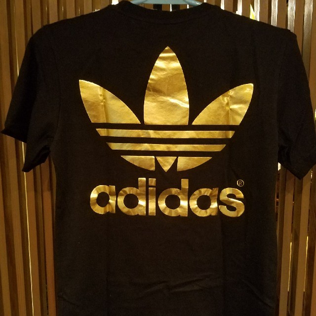 adidas(アディダス)のアディダス　トレフォイルT　黒×金　XS メンズのトップス(Tシャツ/カットソー(半袖/袖なし))の商品写真