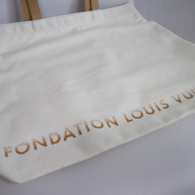 LOUIS VUITTON(ルイヴィトン)のマッピー様専用！日本未発売！フランス限定！ルイヴィトン財団トートバッグ レディースのバッグ(トートバッグ)の商品写真