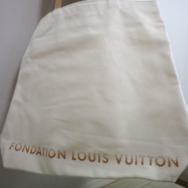 LOUIS VUITTON(ルイヴィトン)のマッピー様専用！日本未発売！フランス限定！ルイヴィトン財団トートバッグ レディースのバッグ(トートバッグ)の商品写真