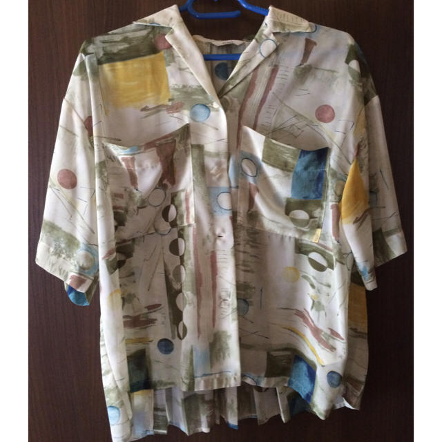 EMODA(エモダ)のCLANE PATING ART バックプリーツシャツ レディースのトップス(シャツ/ブラウス(半袖/袖なし))の商品写真