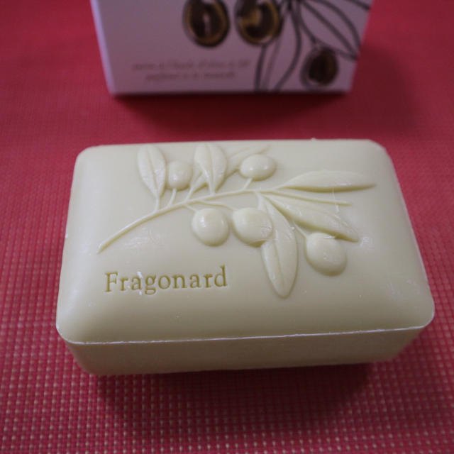 Fragonard(フラゴナール)の日本未発売！Fragonardフラゴナール石けんオリーブオイル3％入り300g コスメ/美容のボディケア(ボディソープ/石鹸)の商品写真