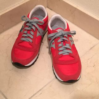 サッカニー(SAUCONY)のスニーカー サッカニー 赤 レッド ランニングシューズ24cm38表記(スニーカー)