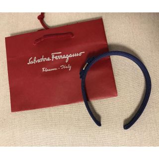 サルヴァトーレフェラガモ(Salvatore Ferragamo)のpika様専用   サルヴァトーレフェラガモ  リボンカチューシャ(NAVY)(カチューシャ)