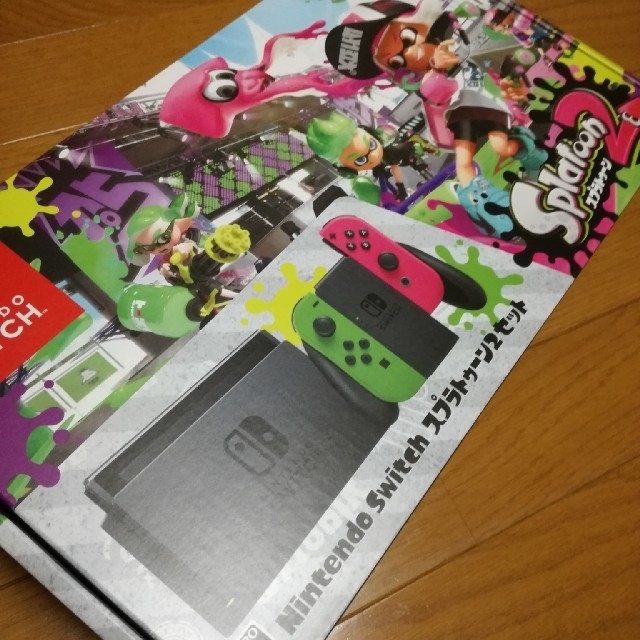 Nintendo Switch(ニンテンドースイッチ)のswitch スプラトゥーン同梱版 新品未開封 エンタメ/ホビーのゲームソフト/ゲーム機本体(家庭用ゲーム機本体)の商品写真