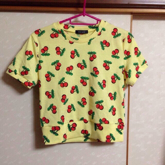 elianegigi(エリアーヌジジ)のチェリー柄Tシャツ レディースのトップス(カットソー(半袖/袖なし))の商品写真