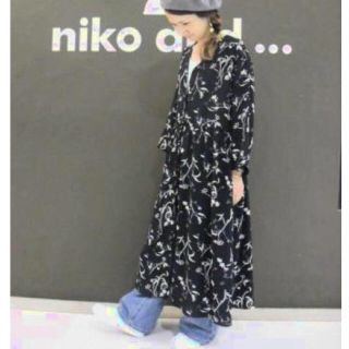 ニコアンド(niko and...)の今季 新品タグ付き  レトロフローラルワンピース(ロングワンピース/マキシワンピース)