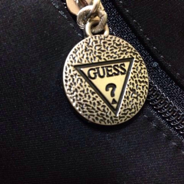 GUESS(ゲス)のゲス エナメル巾着リュック レディースのバッグ(リュック/バックパック)の商品写真