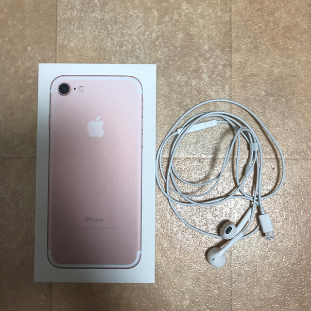 iPhone(アイフォーン)のiPhone7☆イヤホン スマホ/家電/カメラのオーディオ機器(ヘッドフォン/イヤフォン)の商品写真