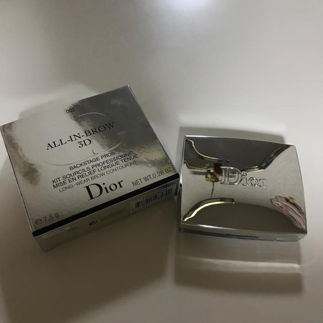 Christian Dior(クリスチャンディオール)のさんちゃん様専用  Diorアイブロウパウダー コスメ/美容のベースメイク/化粧品(パウダーアイブロウ)の商品写真