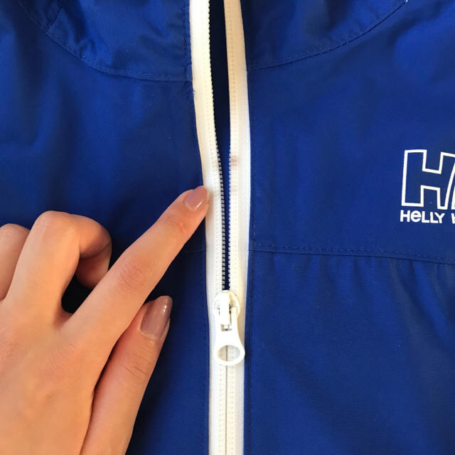 HELLY HANSEN(ヘリーハンセン)のHELLY HANSEN 青 マウンテンパーカー メンズのジャケット/アウター(マウンテンパーカー)の商品写真