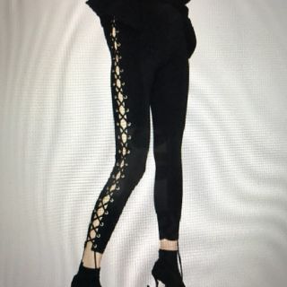 ザラ(ZARA)の☆zara サイド レースアップレギンス☆(レギンス/スパッツ)