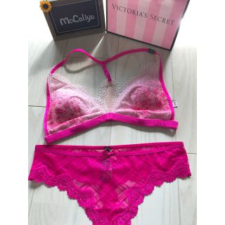 ヴィクトリアズシークレット(Victoria's Secret)の3点セットヴィクシーブラレット(ブラ&ショーツセット)