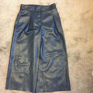 ザラ(ZARA)のZARA フェイクレザーガウチョ(カジュアルパンツ)