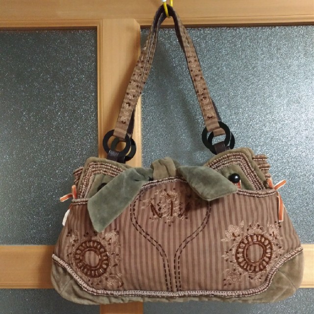 H.P.FRANCE(アッシュペーフランス)のJAMIN PUECH ジャマンピュエッシュ　ベロア×ビーズアンティーク風バッグ レディースのバッグ(ショルダーバッグ)の商品写真