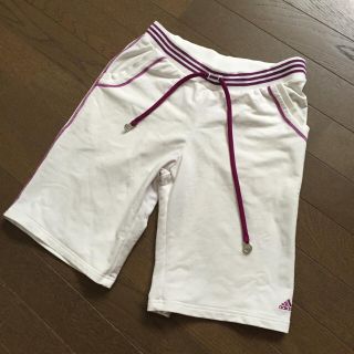 アディダス(adidas)のadidas アディダス 白色 状態良好 サイズM 丈48 (クロップドパンツ)