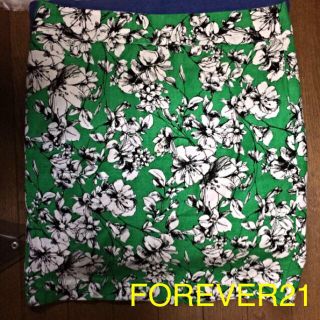 フォーエバートゥエンティーワン(FOREVER 21)のFOREVER21(ひざ丈スカート)