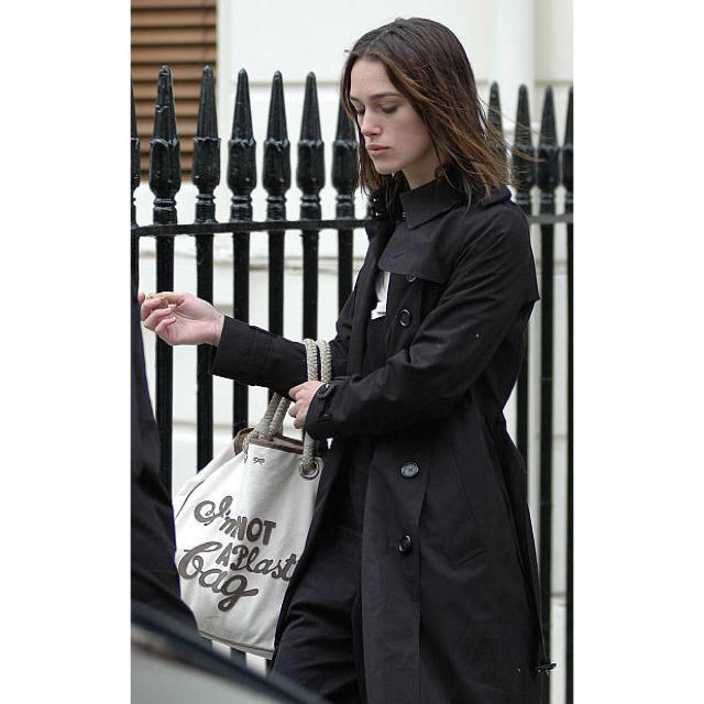 ANYA HINDMARCH(アニヤハインドマーチ)の新品✨ANYA HINDMARCH❤️I'm NOT A Plastic bag レディースのバッグ(トートバッグ)の商品写真