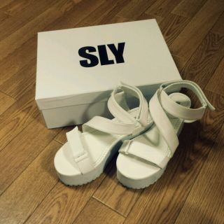 スライ(SLY)のSLY☆今季ホワイトサンダル(サンダル)