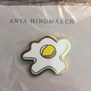 アニヤハインドマーチ(ANYA HINDMARCH)のアニヤハインドマーチ エッグピンバッチ(ブローチ/コサージュ)