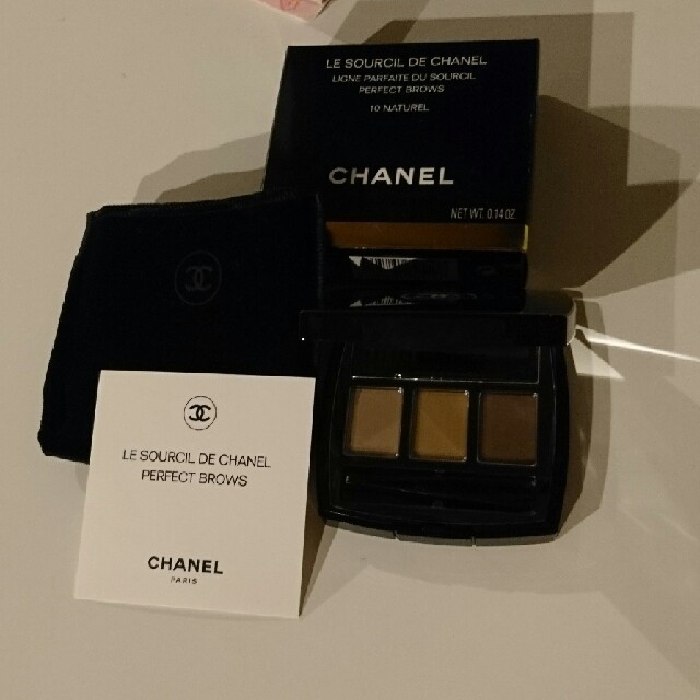 CHANEL(シャネル)のシャネル アイブロウパウダー１０ナチュレ コスメ/美容のベースメイク/化粧品(パウダーアイブロウ)の商品写真