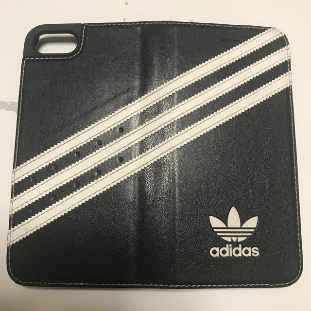 adidas(アディダス)のiPhone7手帳ケース スマホ/家電/カメラのスマホアクセサリー(iPhoneケース)の商品写真