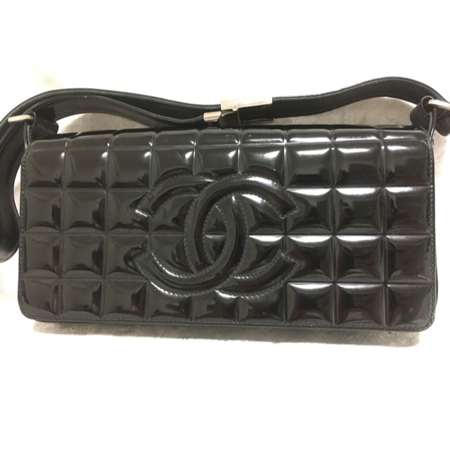 CHANEL チョコバー エナメル ハンドバッグ