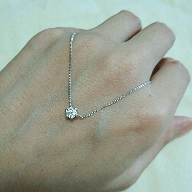 新品本物】 ダイヤモンドの球体ペンダント0.21ct K18WG - grupofranja.com