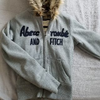 アバクロンビーアンドフィッチ(Abercrombie&Fitch)のアバクロ　パーカー(パーカー)