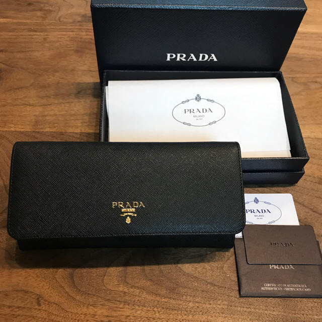 人気沸騰ブラドン PRADA 1度のみ使用美品☆ チェーンウォレット