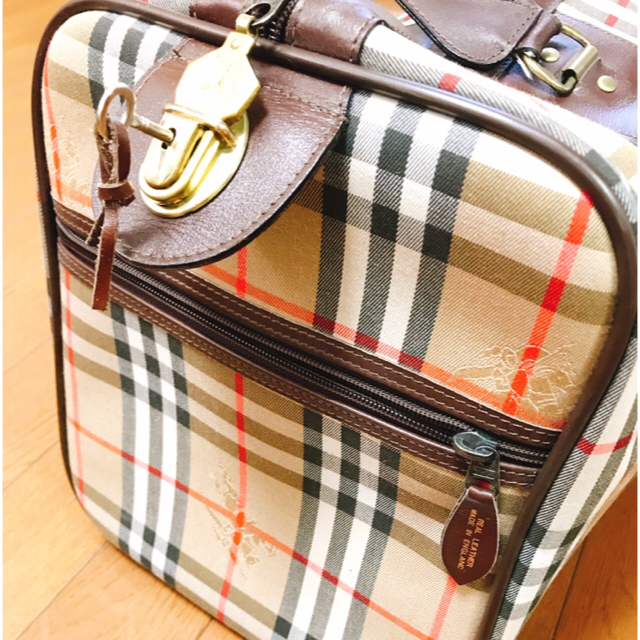 BURBERRY(バーバリー)の★美品★バーバリーボストンバッグ レディースのバッグ(ボストンバッグ)の商品写真