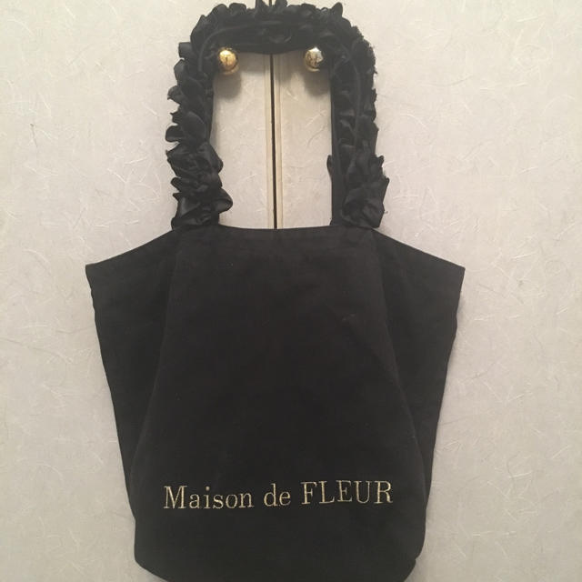 Maison de FLEUR(メゾンドフルール)のメゾンドフルール フリルバック レディースのバッグ(トートバッグ)の商品写真