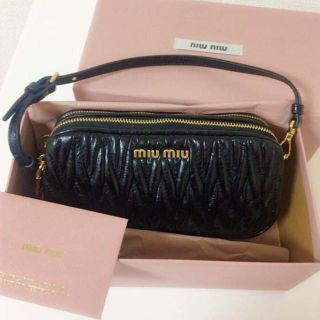 ミュウミュウ(miumiu)のお値下げしました【miumiu】ミニポーチ(ポーチ)