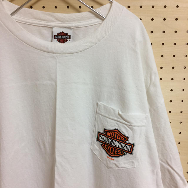 Harley Davidson(ハーレーダビッドソン)の古着 ハーレー ロゴポケＴ ビッグシルエット 白 メンズのトップス(Tシャツ/カットソー(半袖/袖なし))の商品写真