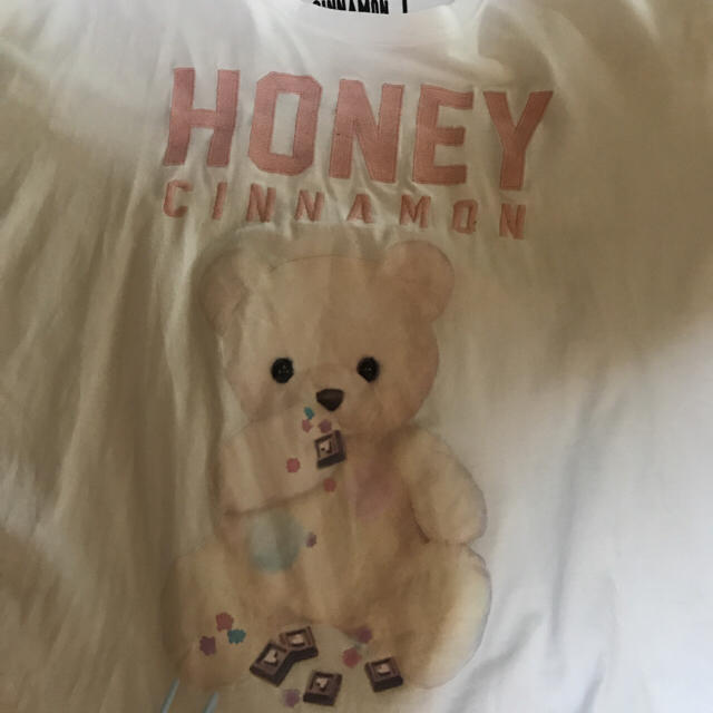 Honey Cinnamon(ハニーシナモン)のhoney cinnamon くま BIG Tシャツ  ハニーシナモン レディースのトップス(Tシャツ(半袖/袖なし))の商品写真