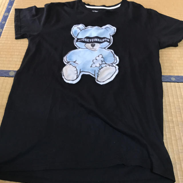 Honey Cinnamon(ハニーシナモン)のハニーシナモン 目隠し くま BIG Tシャhoney cinnamonブラック レディースのトップス(Tシャツ(半袖/袖なし))の商品写真