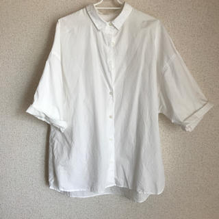 ジーユー(GU)の白シャツ(シャツ/ブラウス(半袖/袖なし))