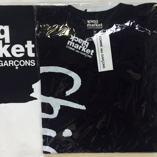 COMME des GARCONS(コムデギャルソン)のブラックマーケットコムデギャルソン Tシャツ Chic Punk Mサイズ 黒 メンズのトップス(Tシャツ/カットソー(半袖/袖なし))の商品写真