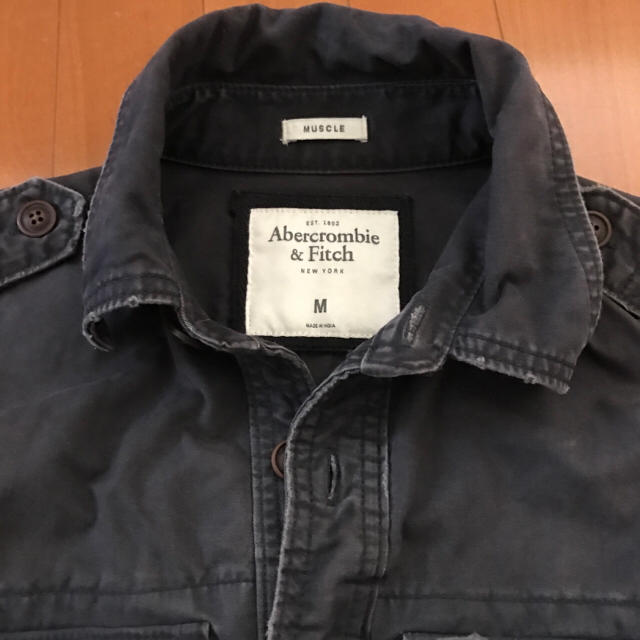 Abercrombie&Fitch(アバクロンビーアンドフィッチ)のアバクロ ミリタリーシャツ メンズのジャケット/アウター(ミリタリージャケット)の商品写真