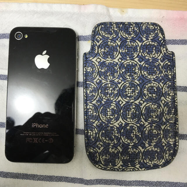 PRADA(プラダ)のiPhone  SE  ケース  PRADA スマホ/家電/カメラのスマホアクセサリー(iPhoneケース)の商品写真