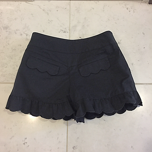 Cynthia Rowley(シンシアローリー)のシンシアローリー ショートパンツ 黒 ブラック スカラップ レディースのパンツ(ショートパンツ)の商品写真