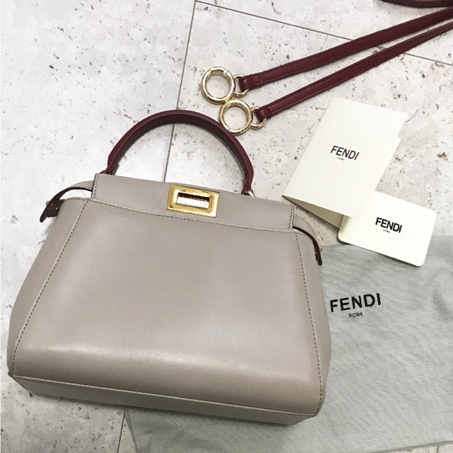 FENDI(フェンディ)のフェンディ FENDI ミニ ピーカブー グレー ベージュ 赤 ピンク レディースのバッグ(ショルダーバッグ)の商品写真