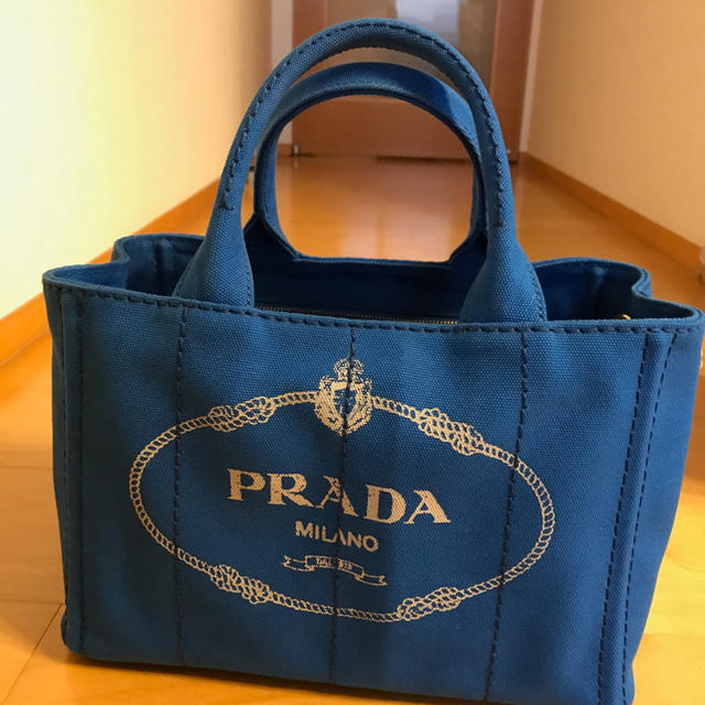 PRADA(プラダ)のポンポン様専用 レディースのバッグ(トートバッグ)の商品写真