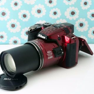 ニコン(Nikon)の✨赤い彗星✨スマホカメラとは別次元✨スマホ転送✨ニコン COOPLIX P510(コンパクトデジタルカメラ)